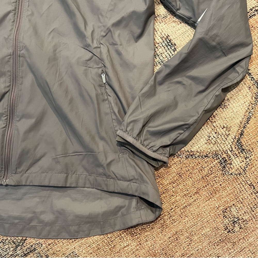 Light Grey Nike Shell - Picture 3 of 5